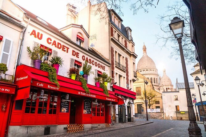 The Au Cadet de Gascogne café with the Sacré-Cœur rising behind it