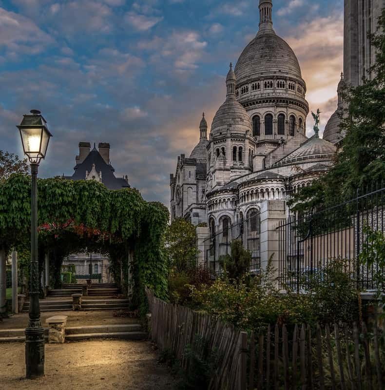 Paris: Montmartre Highlights Walking Tour with a Local Guide