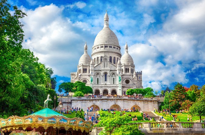 The Sacré-Cœur basilica above the carousel at the foot of the Butte Montmartre
